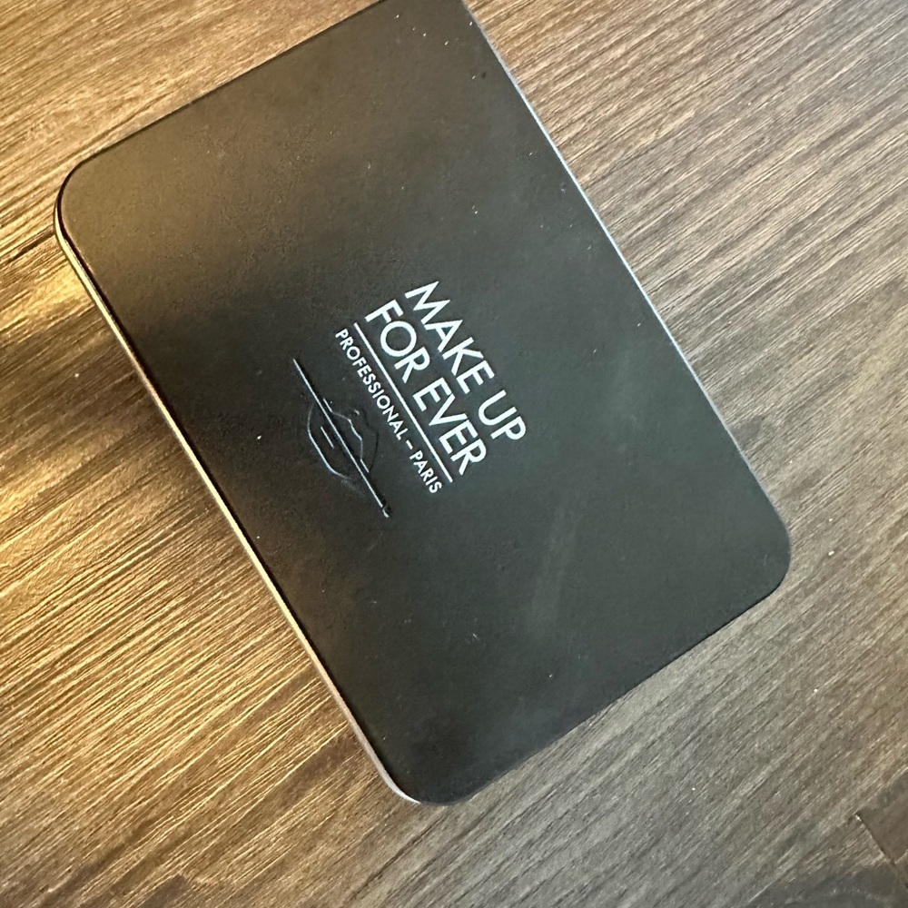 Makeup Forever Foundation - R370 - Swatched once